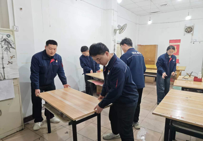 傳承雷鋒精神，勇于奉獻擔當